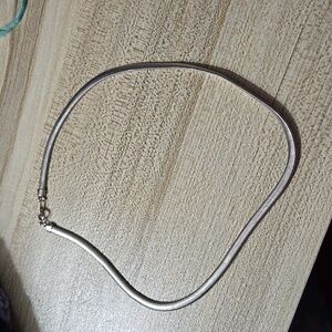 Vintage avon silver tone serpentine chain necklace